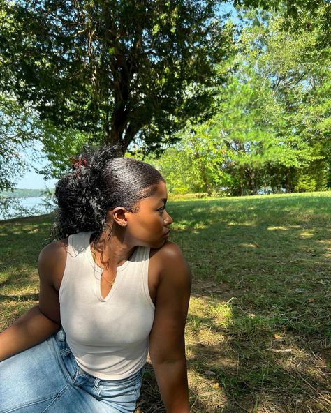 I really love peace these days🕊️ #girlswhoread #lakelife Reading Book Outside, Grass Photoshoot Ideas, Door Photoshoot, Grass Photoshoot, Girl In Nature, Outdoor Photoshoot Ideas, Outdoor Photoshoot, Dark Skin Makeup, Reading Book