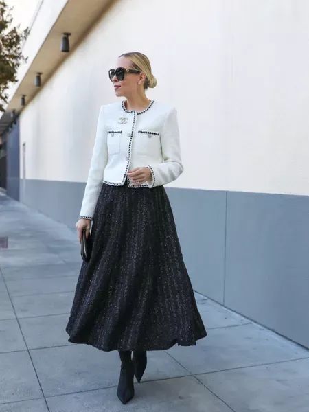 Black Blazer With Skirt, Aesthetic Work Outfit, Skirt And Blazer Outfit, Blazer And Skirt Outfits, Rich Wife, Blazer With Skirt, Bright Maxi Dress, Tweed Jacket And Skirt, Chic Fall Outfit