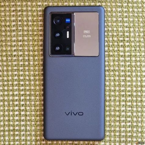 Here is an up-close look at the newly launched Vivo X70 Pro+! What do you think of the design? #vivox70proplus5g #vivotrieste #opportunitadilavoro #vivoprokabaddileague #proplus #oneplusshot #5generations #realmefans #gizith Vivo X70 Pro, Robot Animal, Samsung Galaxy Phones, Mobile Price, Phone Aesthetic, Best Smartphone, Apple Phone Case, Charger Accessories, Mobile Phone Repair