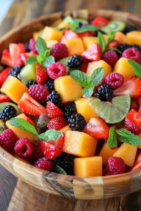 Fruit Salad Plant, Fruit Salad Bowls Ideas, Beautiful Fruit Salad, Fruit Bowl Party, Summer Fruits Aesthetic, Fruit Salads For Parties, Summer Fruit Bowl, Fruit Salad Aesthetic, Tropical Fruit Salad Recipe