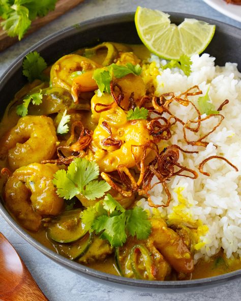 Creamy Turmeric Shrimp Curry Tumeric Shrimp Recipes, Turmeric Shrimp, Shrimp Curry Recipe, Turmeric Curry, Coconut Curry Shrimp, Peanut Curry, Shrimp Curry, Prawn Curry, Marinated Shrimp