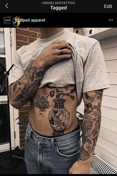 Abdomen Tattoo, Round Tattoo, Small Chest Tattoos, Torso Tattoos, Traditional Tattoo Sleeve, Tattoo Inspiration Men, Cool Chest Tattoos, Gothenburg Sweden, Chest Piece Tattoos