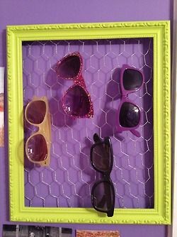 Diy Sunglasses Holder, Diy Sunglasses, Sunglasses Organizer, Diy Organizer, Spanish Decor, Sunglasses Display, Sunglasses Storage, Dressing Rooms, Diy Holder