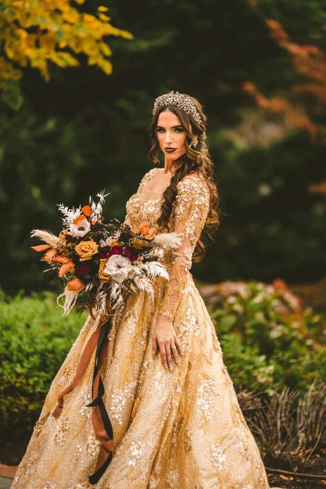 You'll want to take your time with these halloween wedding details -- a custommade gold wedding dress, chic skull decor, and wedding dogs dressed to match the couple! Brown Gold Wedding Dress, Wedding Dress With Gold Accents, Elaborate Dresses, Gold Wedding Gown, Golden Wedding Dress, Wedding Dress Chic, Prom Dresses Gold, Wedding Dogs, Gold Glitter Dress