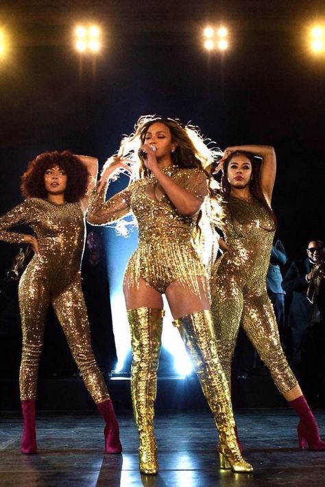 Beyonce Show, Beyonce Concert Outfit, Beyonce Performance, Look Disco, Beyonce Coachella, Gold Bodysuit, Netflix Film, Queen Bee Beyonce, Beyonce Outfits