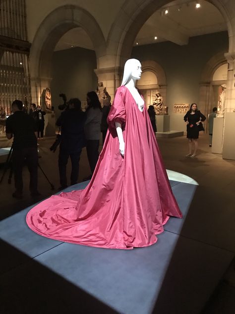 Medieval Sculpture, Heavenly Bodies Fashion, The Met Museum, Heavenly Bodies, Museum Fashion, Interior Concept, Costume Institute, Dress Aesthetic, Orange Dress