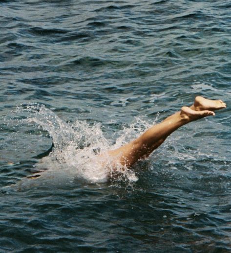 Close up of someone who just dove into water. Dark blue water with just a woman’s legs showing from the dive surround by the splash of water. Swimming Aesthetic, Lake Swimming, Water Aesthetic, Sun Bum, Hawaii Life, Summer Water, Make Waves, Swimming Diving, Go For It