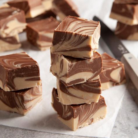 Tiger Fudge, Coffee Fudge Recipes, Tiger Butter Fudge, Tiger Butter Fudge Recipe, Holiday Fudge Recipes, Tiger Butter, Best Fudge Recipe, Holiday Fudge, Homemade Fudge Recipes