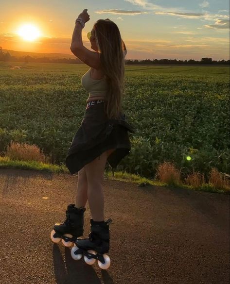 Roller Blading, Skate Aesthetic, Aerial Silk, Skating Aesthetic, Skate Girl, Roller Skaters, Vision Board Photos, Roller Girl, Adventure Aesthetic