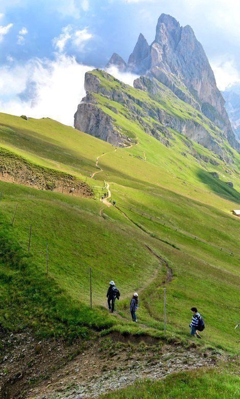 Italian Mountains, Dolomites Italy, Matka Natura, The Dolomites, South Tyrol, Fotografi Alam Semula Jadi, Lake Garda, Travel Places, Italy Vacation