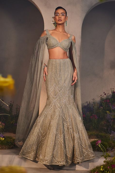 Fish Cut Lehenga, Indian Poses, Embroidery Fish, Grey Lehenga, Fish Cut, Nikah Outfit, Silk Kurti Designs, Indian Bridesmaid Dresses, Haldi Outfits