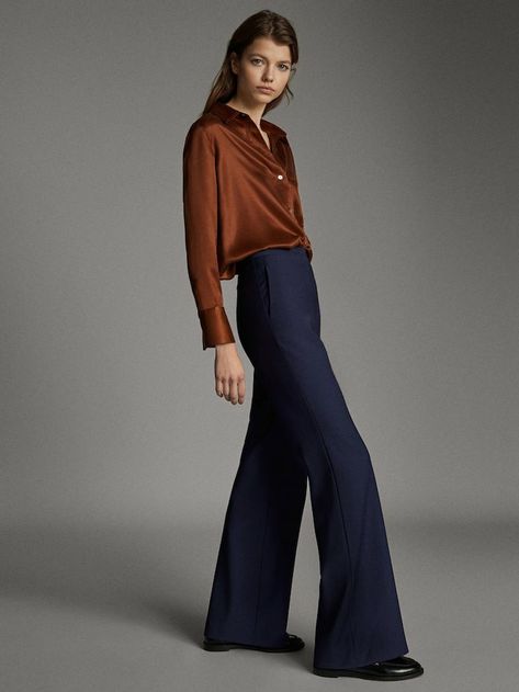 Flared hem wool trousers. Navy Trousers Outfit Women, Navy Blue Trousers Outfit, Navy Trousers Outfit, Blue Trousers Outfit, Blue Pants Outfit, Slacks Outfit, Massimo Dutti Women, Navy Outfit, Brown Shirt