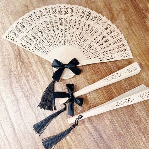 US $23.51 10％ Off | 40 pcs/lot Personalized Print Engrave Wedding Favor Wood Fan Customized Name Cloth Hand Fan Wedding Gift Bridal Fans, Personalized Wedding Fans, Bridal Umbrella, Fan Wedding Favors, Paper Parasol, Summer Party Themes, White Lace Wedding Dress, Giveaway Gifts, Folding Hand Fan