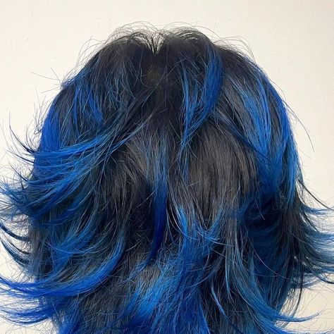 Black And Blue Ombre Hair Short, Blue Spiky Hair, Short Hair Blue Tips, Black Colored Hairstyles, Dark Blue Hair Dye Ideas, Hair Dye Styles For Short Hair, Blue Hair With Black Tips, Part Colored Hair, Blue Tip Hair