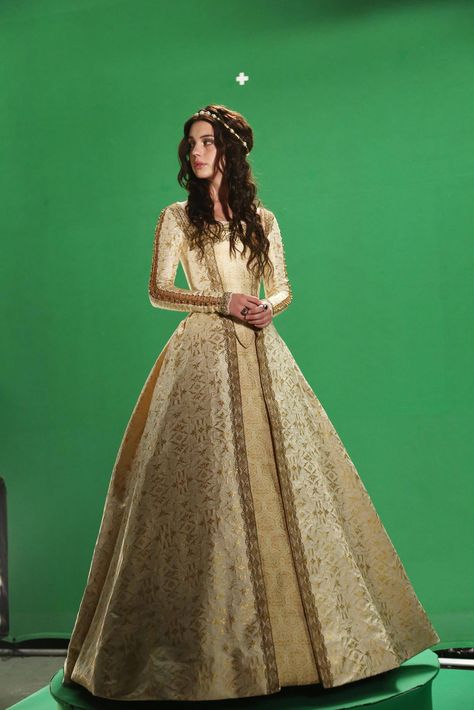 Behind the scenes photo of Adelaide Kane in her stunning dress from the #Reign photoshoot! Reign Outfits, Reign Tv Show, Reign Fashion, Reign Dresses, Adelaide Kane, Old Fashion Dresses, Royal Dresses, Old Dresses, Fantasy Gowns