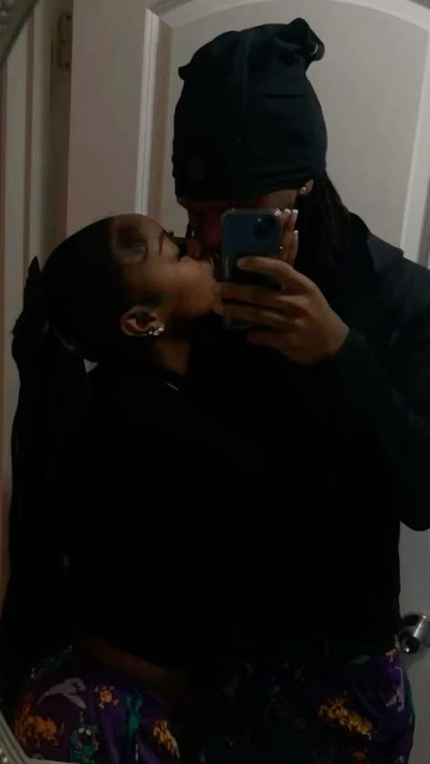 Mirror Selfie Couple Black, Bae Pictures Relationship Goals, Cute Mirror Pics With Boyfriend, Black Relationships Mood, Mood Pictures With Bae, Moods Relationship Pictures, Mirror Pics With Boyfriend, Mirror Selfie Couple, Girlfriend And Boyfriend Goals