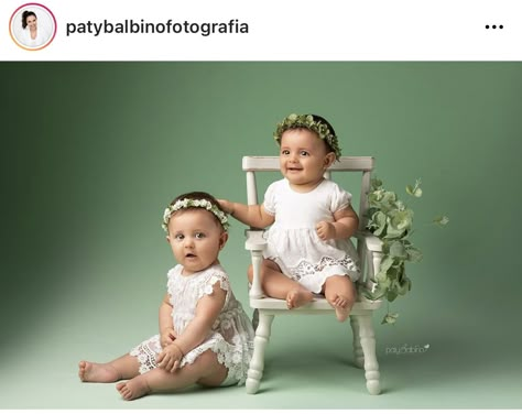 Twins Photoshoot Ideas 1 Year, Twins One Year Photoshoot, Twins First Birthday Photoshoot, Twins Photoshoot Ideas, Twins Photoshoot, Twin Baby Photography, Photography Assistant, Twin Pictures, Baby Birthday Photoshoot