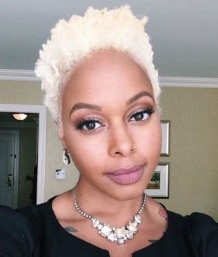 Chrisette Michele Platinum-Colored Hair Blonde Twa, Chrisette Michele, Blonde Afro, Blonde Natural Hair, Tapered Hair, Hair Color Unique, Hair Afro, Short Sassy Hair, Platinum Hair