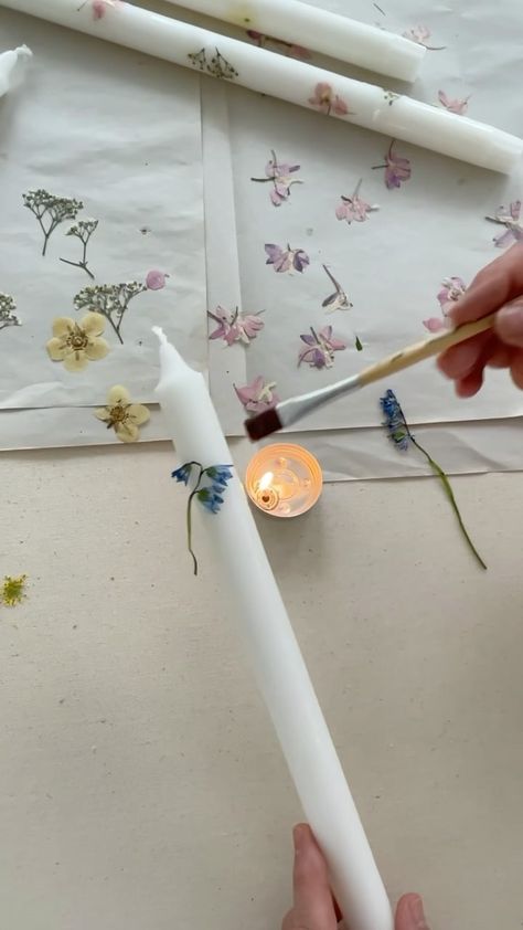 Flower Taper Candles, Candle Pressed Flowers, Pressed Flower Taper Candle, Pressed Flower Candle Holder, Unique Candle Holders Diy, Dried Flowers On Candles, Dry Flower Candle, Diy Wedding Candle Holders, Diy Match Holder