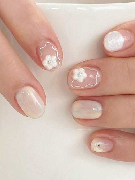 45+ Classy Korean White Nail Designs Perfect for Every Season Korean Nail Art Wedding, White Korean Nails, Beige Nails Design, Kpop Nails, Pop Art Nails, Elegant Manicure, Korean Nail Art, Elegant Nail Art, Hello Nails