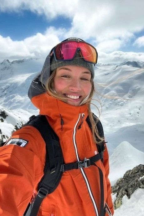 Scandinavian Beauty, Mode Au Ski, Ski Aesthetic, Hiking Fits, Winter Skincare, Ski Outfit, Ski Girl, Snow Trip, Snow Girl