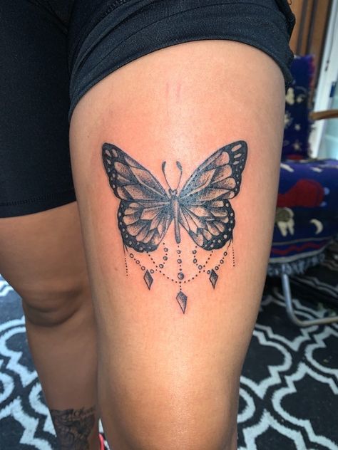 Cute Tattoos Thigh, Front Thigh Tattoo Women, Inner Thigh Tattoos Women, Pretty Foot Tattoos For Women, Women Thigh Tattoo, Behind Leg Tattoo Thighs, Tattoo Ideas Thigh, Thighs Tattoo, Meaningful Small Tattoos