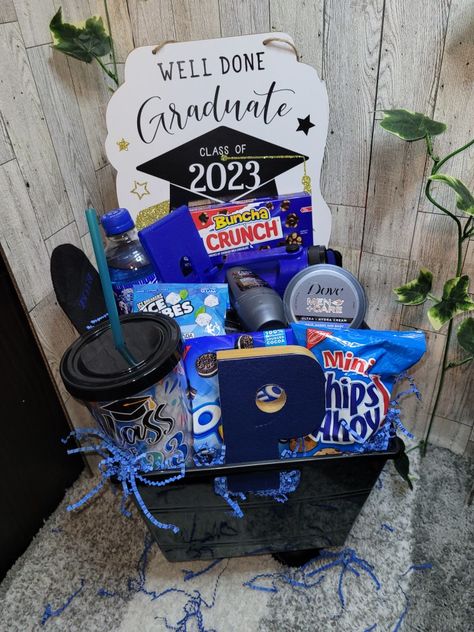 Graduation Blue Cute Graduation Gifts For Bf, Graduation Snack Gift Basket, Graduation Bucket Gifts, Gift Basket Ideas For Graduation, Graduation Basket Ideas For Boyfriend, Gift Basket Ideas Graduation, Flowers For Guys Gift For Men, Graduation Gift For Brother, Cute Graduation Gifts For Boyfriend