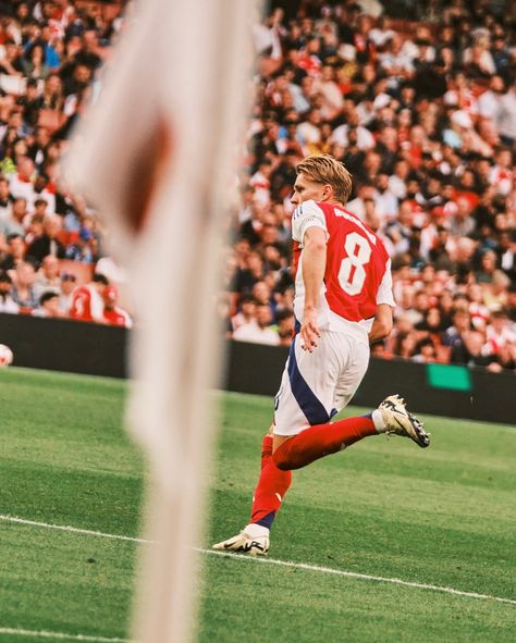 Captain Ø @odegaard.98 . . #arsenal #arsenalfc #afc #gunner #gooners #martinodegaard #odegaard #arsenalcaptain #footballphotography #fuji #fujifilm #northbank #lowernorthbank Arsenal Odegaard, Arsenal Wallpapers, Martin Ødegaard, Arsenal Fc, Arsenal, Premier League, Soccer, Football, American Football