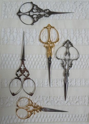 French Scissors Fancy Scissors, Vintage Scissors, Sophie Digard, Vintage Sewing Notions, Pretty Knives, Smart Tiles, Patterns Fabric, Sewing Scissors, Vintage Sewing Machines