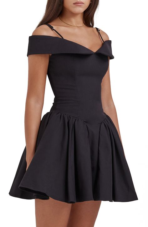 A perfectly flared, tulle-lined skirt enhances the sweet style of this shoulder-baring minidress. Exclusive retailer Hidden back-zip closure Off-the-shoulder neck Adjustable straps Short sleeves Lined 65% viscose, 35% polyester with 51% polyester, 49% viscose and 97% cotton, 3% elastane contrast Dry clean Imported 파티 드레스, Vintage Corset, Black Off Shoulder, Club Party Dresses, Corset Mini Dress, Mini Dresses For Women, Dress Spaghetti, Chic Sundress, Party Dresses For Women