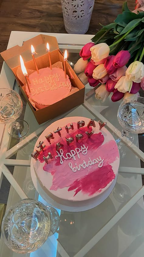 Fake Bday Snaps, Happy Birthday Snapchat Stories, Birthday Cake Snapchat Story, Birthday Celebration Snap, Fake Birthday Snap, Cake Story Instagram, Birthday 19 Aesthetic, Happy Birthday Snap, Birthday Celebration Aesthetic