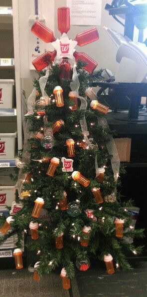 Pharmacy Christmas tree                                                                                                                                                     More Pharmacy Technician Humor, Pharmacy Christmas, Pharmacy Decor, Pharmacy Humor, Pharmacy School, Pharmacy Tech, Pharmacy Technician, Nurse Christmas, Job Tweets