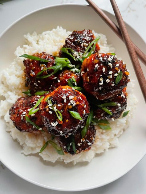 Sweet & Spicy Korean Chicken Meatballs - Espresso and Lime Glazed Chicken Meatballs, Sticky Ginger Sesame Chicken Meatballs, Spicy Korean Meatballs, Meals For Fitness, Sweet Chili Chicken Meatballs, Comfort Asian Food, Meatballs And Vegetables, Korean Chicken Meatballs, Korean Style Meatballs