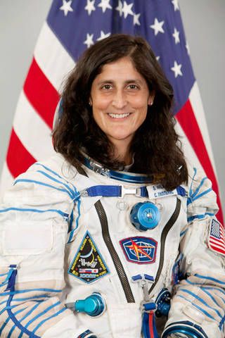 NASA astronaut Sunita Williams First Female Astronaut, Sunita Williams, Florida Institute Of Technology, Patriotic Pictures, Nasa Space Shuttle, Nasa Astronaut, Nasa Missions, Photo Clipart, Moda Emo