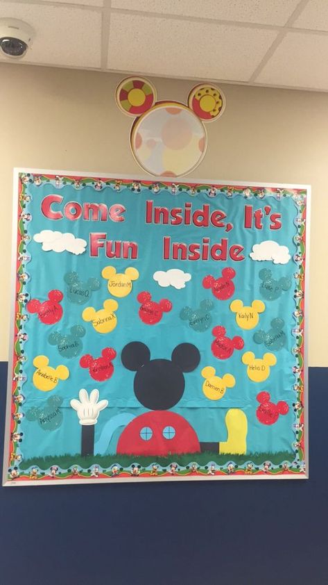 25 August Bulletin Board Ideas to Kick Off the Year Disney Bulletin Boards, Toddler Bulletin Boards, Mickey Mouse Classroom, Mickey Mouse Crafts, Disney Themed Classroom, Birthday Board Classroom, Infant Classroom, School Door Decorations, Disney Classroom