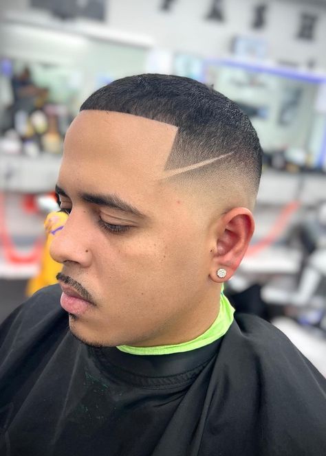 Buzz Cut With Big Forehead, Hair Dye Designs, Buzz Cut For Men, Buzz Cut Styles, Facial Hair Styles, Cropped Hair, Low Taper Fade, Short Cropped Hair, Low Taper