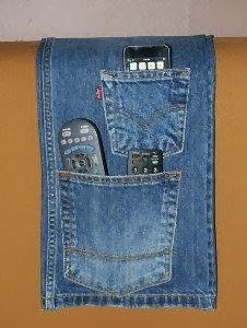 Repurpose Jeans, Återvinna Jeans, Artisanats Denim, Jean Diy, Diy Sy, Remote Control Holder, Diy Jeans, Blue Jeans Crafts, Denim Projects