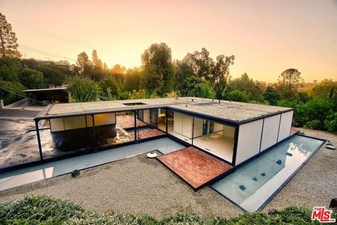 Case Study Houses Architecture, Small Contemporary House, Pierre Koenig, Case Study House, Mid Century Exterior, Case Study Houses, Steel Frame House, Compact House, Sunset Strip