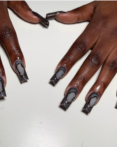 Brown And Silver Nail Designs, Brown And Grey Nails, Brown And Silver Nails, Grey And Black Nails Designs, Gigi Nails, Nails Tech, Silver Nail Designs, Nail Board, Chrome Nails Designs