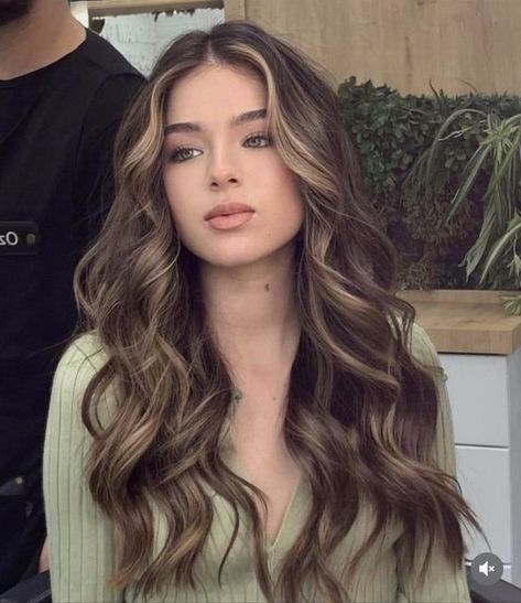 Wedding Event Hairstyles, Hazelnut Hair Color Brown With Highlights, Highlights For Pale Skin Brunette, Rambut Brunette, Brown Hair Looks, Hair Curling Tips, Brown Hair Inspo, Brunette Hair With Highlights, Hairstyles For Layered Hair