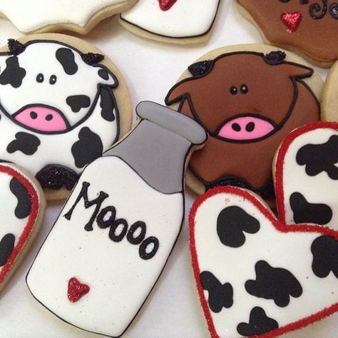 upload | Sweet Scene Bakery | Flickr Girl Picnic, Cookie Baskets, Cow Cookies, Farm Cookies, Cow Birthday Parties, Cow Baby Showers, Hot Cocoa Recipe, Cow Birthday, Animal Cupcakes