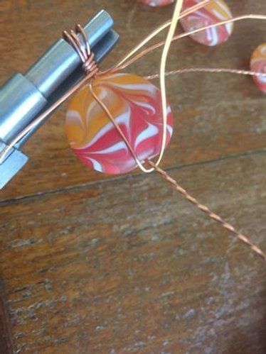 Beaded Ornaments Diy, Copper Wire Crafts, Ribbon Ends, Twist Pattern, Ribbon Necklace, Twisted Wire, Beaded Ornaments, Wire Crafts, Swirl Pattern