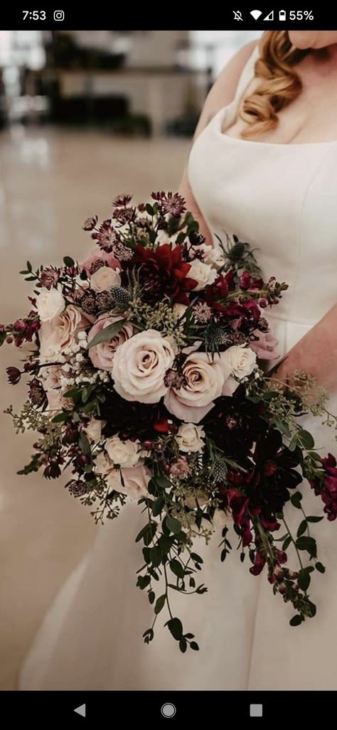 Emerald And Wine Wedding, White And Burgundy Bouquet, Bridal Bouquet Green, Wedding Colour Palettes, Moody Wedding Flowers, 2026 Wedding, Dark Green Wedding, Bouquet Green, Dark Green Bridesmaid Dress