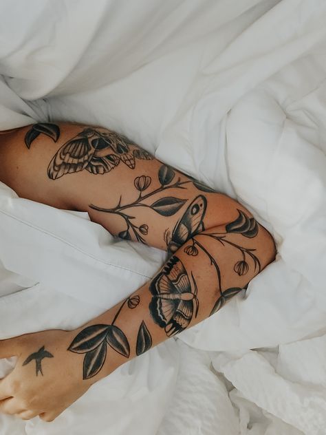 Sleeve tattoo. Moth tattoo. Moth. Leaves tattoos Moths Tattoo, Men Tattoo Ideas Small, Tattoo Ideas Realistic, Drawings Tattoo Ideas, Art Drawings Tattoo, Artist Tattoo Ideas, Stencils Tattoo, Artistic Tattoos, Earthy Tattoos