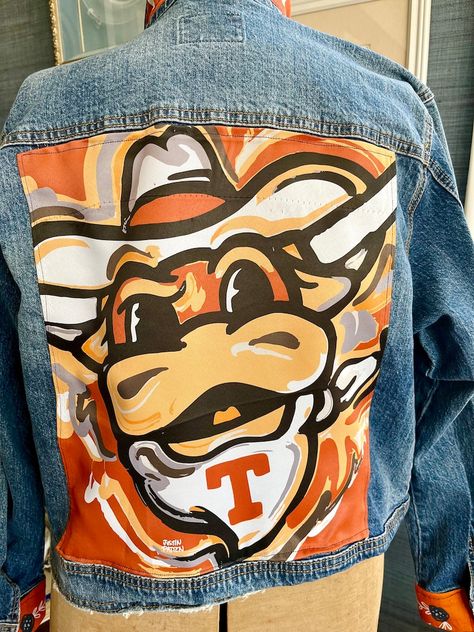 Bevo Texas Longhorns Denim Jean Jacket - Etsy Canada College Jean Jacket, Painted Jacket Ideas, Custom Jean Jacket Ideas, Football Jean Jacket, Upcycle Denim Jacket, Spirit Jacket, Patten Design, Jean Jacket Diy, Custom Jean Jacket