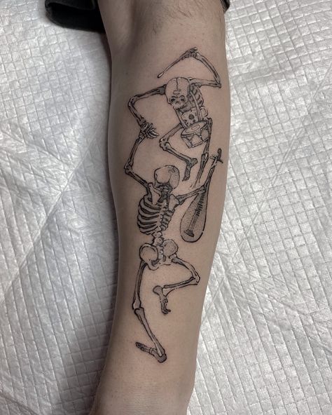 Danse macabre @dim_fom 💀 More available designs in highlight❕ Ink @vicecolors_official @vice_asia_headquarters #egorovtattoo #egorovttt #orientaltattoo #japanesetattoo #traditionaltattooo #vicecolors_official #skeletontattoo #skeleton #dance Ballet Tattoos, F Tattoo, Dallas Tattoo, Skeleton Body, Cowboy Tattoos, Skeleton Tattoo, Skeleton Drawings, Skeleton Tattoos, Spooky Tattoos