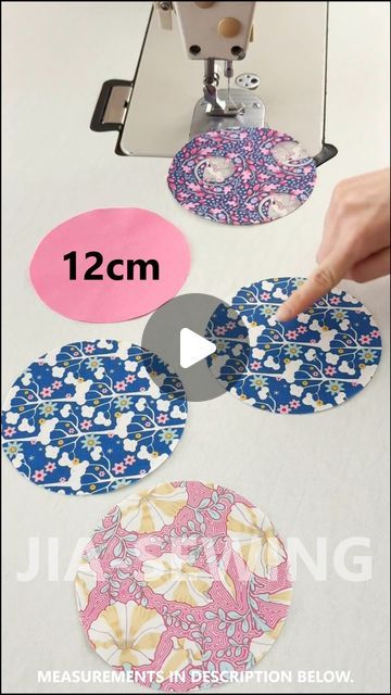 Coaster Diy, Sewing Measurements, Quilted Coasters, Diy Sewing Gifts, Fabric Crafts Diy, Sac Diy, Folded Fabric Ornaments, Scrap Fabric Projects, Sewing Easy Diy