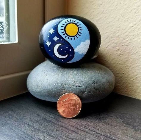 Galaxy Painting Acrylic, Garden Rock Art, Mandala Painted Rocks, Rock Painting Ideas, Ribbon Sculpture, Painted Rocks Kids, Painted Rocks Craft, Painted Rocks Diy, Rock Painting Ideas Easy