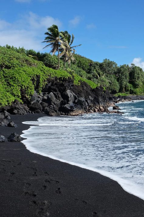 Wai'anapanapa State Park: Things to Do + How to Visit Trip To Maui, Maui Travel, Road To Hana, Hawaii Luau, Black Sand Beach, Road Trip Itinerary, Maui Hawaii, Black Sand, Beach Photos