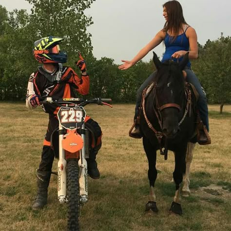 Motocross couple     Dustin Wollman  & Bridgette Twite Motocross Couple, Country Couple Pictures, Country Relationship Goals, Bike Couple, Cute Country Couples, Country Couple, Nitro Circus, Motos Yamaha, Motocross Love